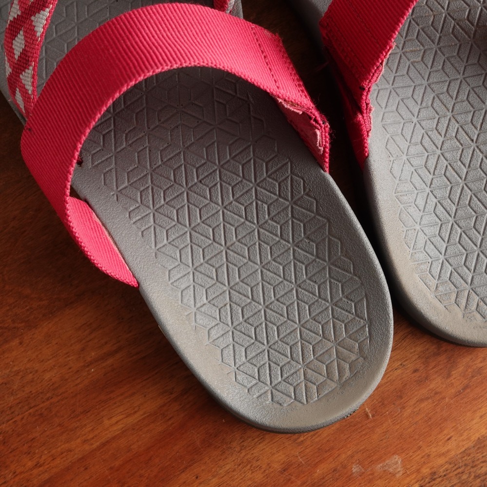 Chaco Sandals Womens SZ 8 Pink Tetra Cloud Toe Loop Pool Shoes Beach Waterproof - Picture 10 of 15